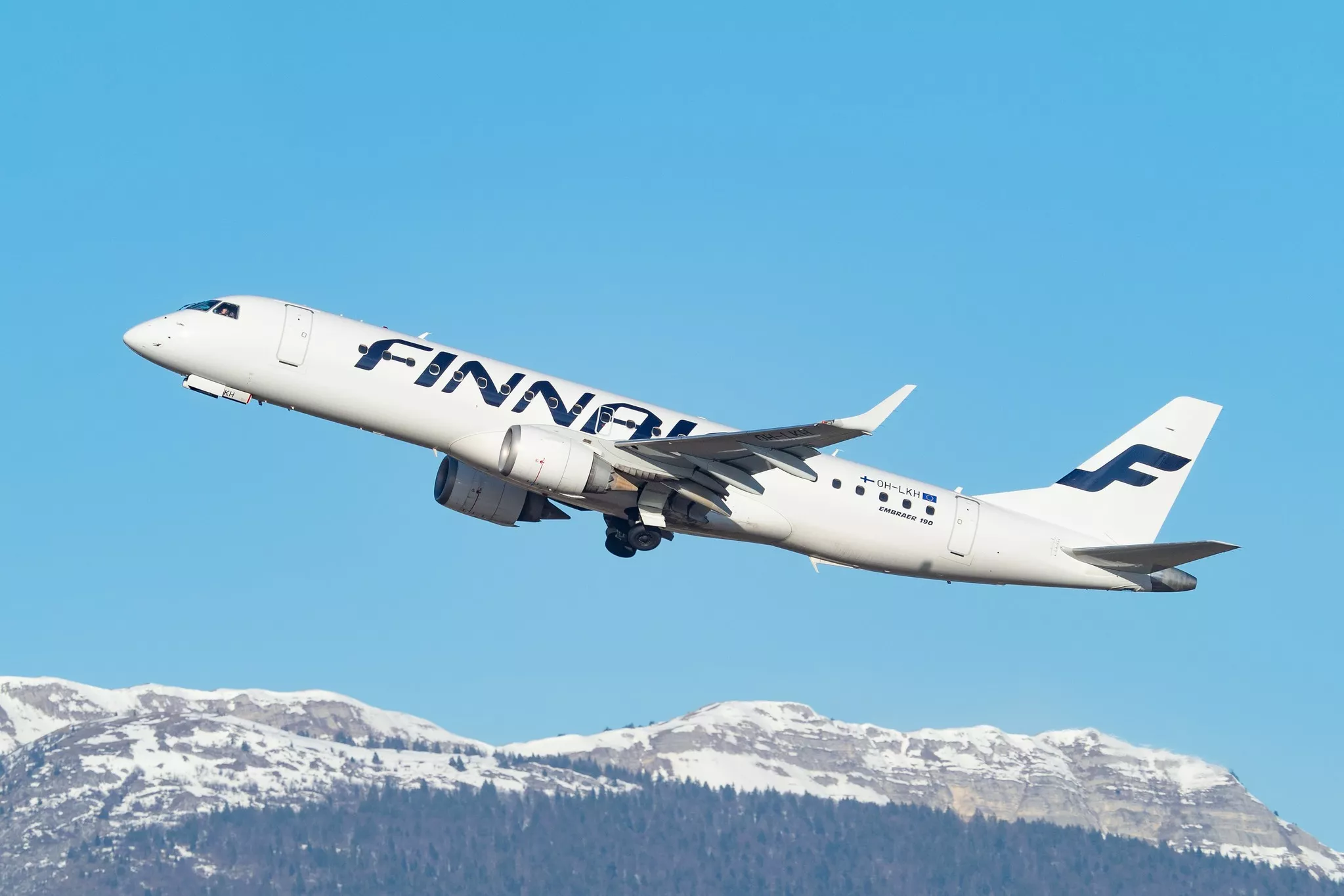 A Embraer E190 in service